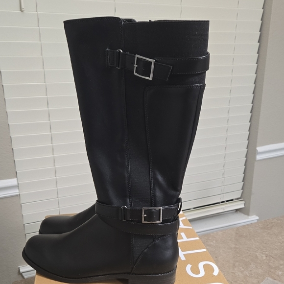 JustFab Black Women's Boots - Picture 2 of 3